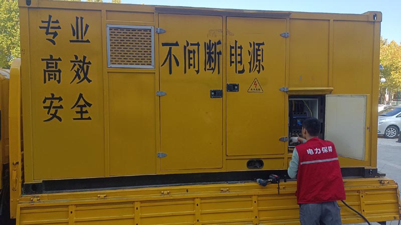 五大连池柴油发电机组和UPS电源配合使用时，如何避免切换过程中的电力中断？